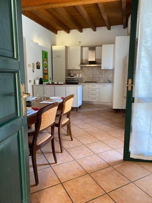 La Casa Nel Borgo Apartment Angera Ngoại thất bức ảnh